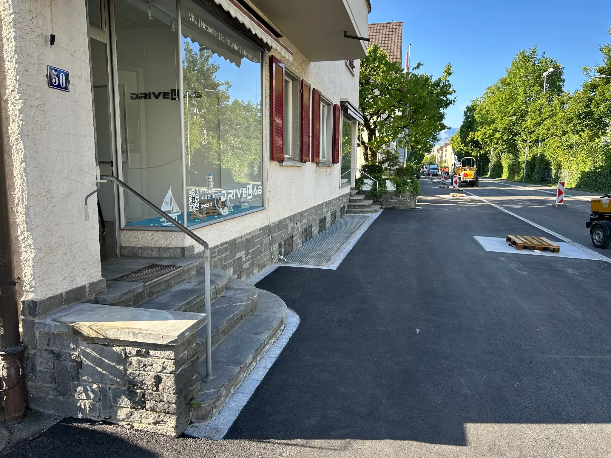 Aussenansicht des VKU Lokals an der Industriestrasse in Zug